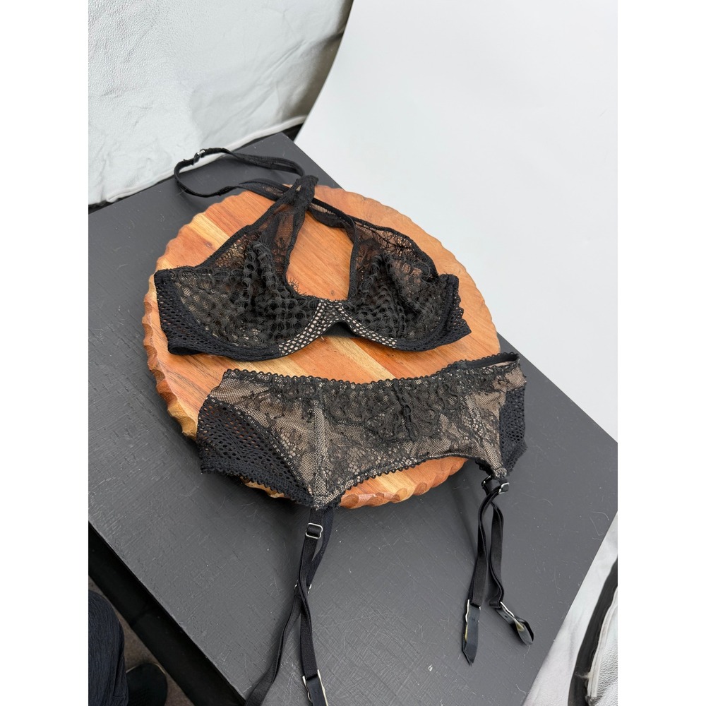 Victoria's Secret Very Sexy Bra Garter Set Women 32D XS/S Black Lace Halter Mesh